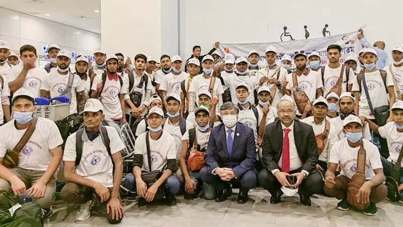 মালয়েশিয়ায় পৌঁছাল ৫৩ জন বাংলাদেশি কর্মী মালয়েশিয়ায় পৌঁছাল ৫৩ জন বাংলাদেশি কর্মী