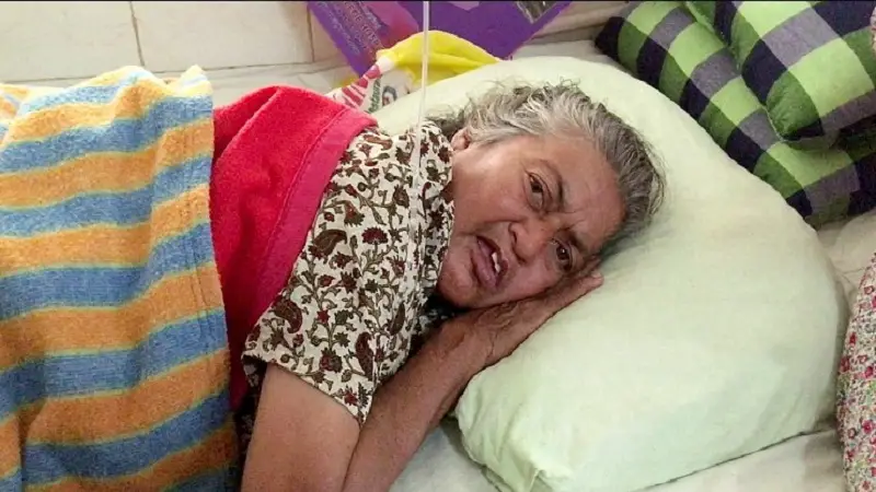 হাসপাতালে রাজশাহীর পত্রিকা বিক্রেতা সেই খুকি