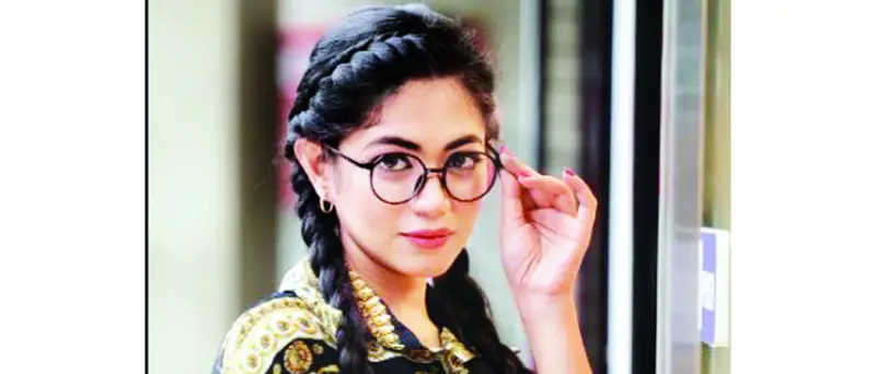 চশমায় রূপ বদল চশমায় রূপ বদল