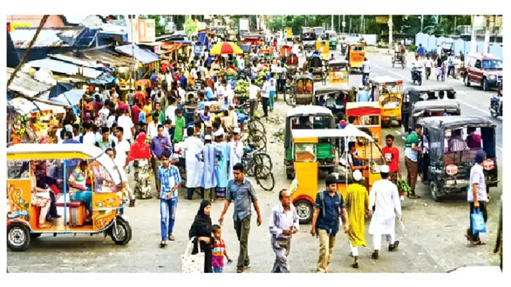 বরিশাল-ঢাকা মহাসড়কে গলার কাটা থ্রি-হুইলার