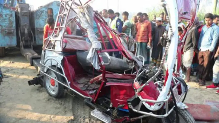 রংপুরে ট্রাক-অটো সংঘর্ষে শিশুসহ নিহত ৫