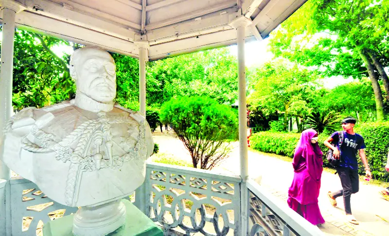 সপ্তম এ্যাডওয়ার্ডের স্ট্যাচু নিয়ে কৌতূহল সপ্তম এ্যাডওয়ার্ডের স্ট্যাচু নিয়ে কৌতূহল