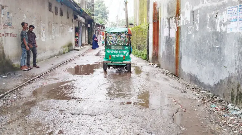 সংস্কারের অভাবে পঞ্চগড়ে বেহাল সড়ক