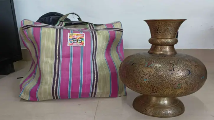 পদ্মা সেতুর টোল প্লাজায় মূর্তি-প্রত্নসামগ্রীসহ এক বাসযাত্রী আটক পদ্মা সেতুর টোল প্লাজায় মূর্তি-প্রত্নসামগ্রীসহ এক বাসযাত্রী আটক