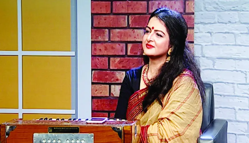 ‘প্রাণ চায় চক্ষু না চায়’ অনুষ্ঠানে দেবলীনা সুর ‘প্রাণ চায় চক্ষু না চায়’ অনুষ্ঠানে দেবলীনা সুর
