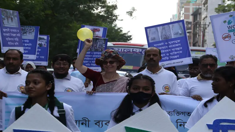 ব্যক্তিগত গাড়ি নিয়ন্ত্রণের দাবি শিক্ষার্থীদের ব্যক্তিগত গাড়ি নিয়ন্ত্রণের দাবি শিক্ষার্থীদের