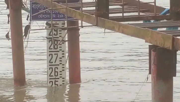 সুনামগঞ্জে পানি আবারও বাড়ার সাথে সাথে আতঙ্কও বাড়ছে বানবাসিদের সুনামগঞ্জে পানি আবারও বাড়ার সাথে সাথে আতঙ্কও বাড়ছে বানবাসিদের