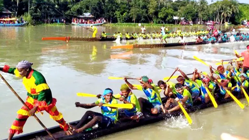 বরিশালে কঁচা নদীতে ১৬৪তম নৌকা বাইচ