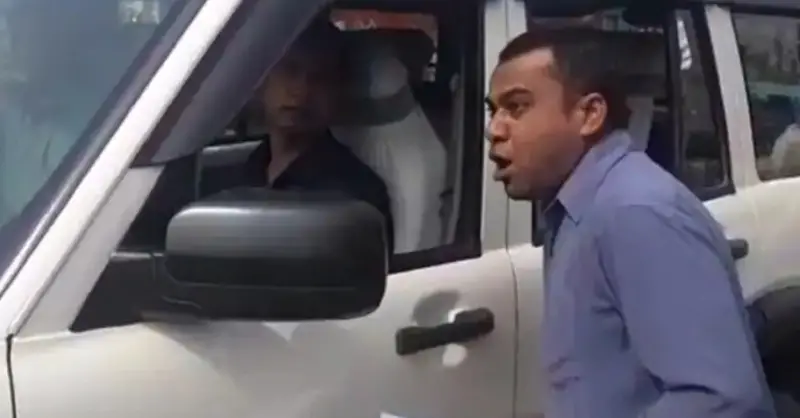 সরকারি ভুলে দত্ত পদবি হলো ‘কুত্তা’, প্রতিবাদে ‘ঘেউ ঘেউ’ সরকারি ভুলে দত্ত পদবি হলো ‘কুত্তা’, প্রতিবাদে ‘ঘেউ ঘেউ’