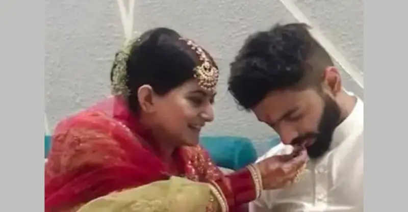 বিয়ে শেষ হতেই ঘুমে ঢলে পড়লেন বর, ভাইরাল ভিডিও বিয়ে শেষ হতেই ঘুমে ঢলে পড়লেন বর, ভাইরাল ভিডিও