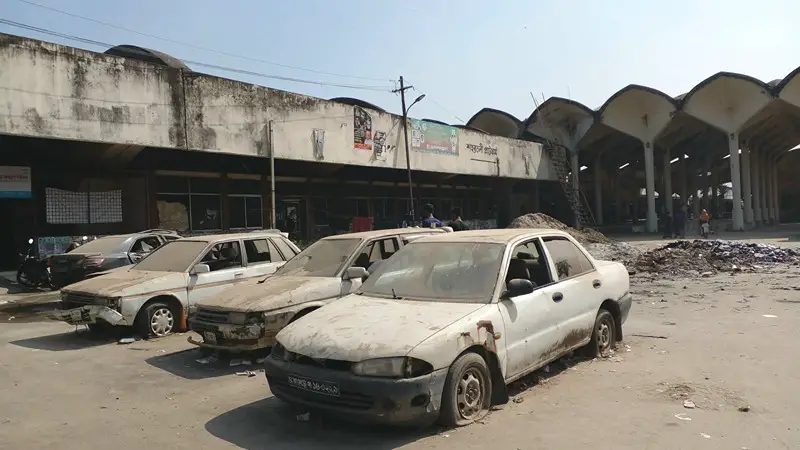 দুর্ভোগ ও ভোগান্তির শিকার রেলের যাত্রী