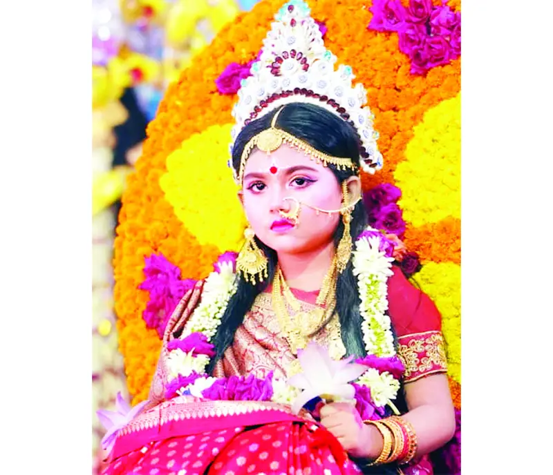 মহাষ্টমীতে মণ্ডপে মণ্ডপে কুমারী ও সন্ধি পূজা মহাষ্টমীতে মণ্ডপে মণ্ডপে কুমারী ও সন্ধি পূজা