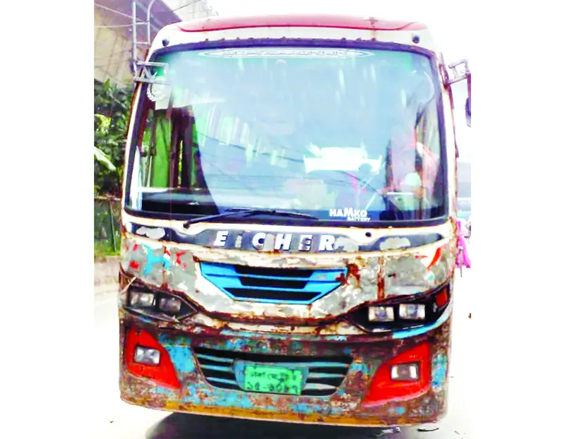 ঢাকার অধিকাংশ বাস লক্কড়ঝক্কড় ঢাকার অধিকাংশ বাস লক্কড়ঝক্কড়