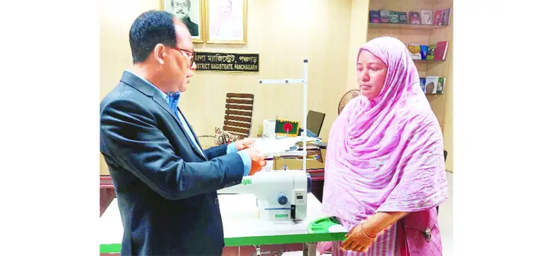 অসহায়ের সহায়- কেউ ফেরে না খালি হাতে অসহায়ের সহায়- কেউ ফেরে না খালি হাতে