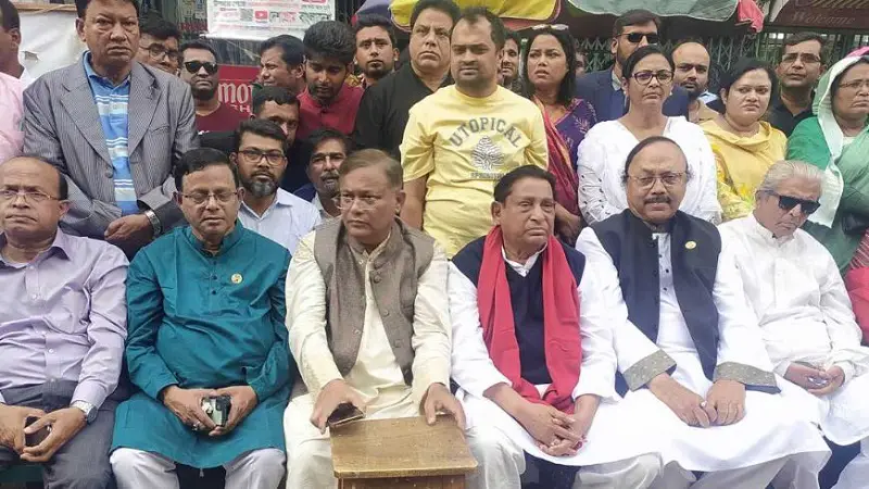 ত্রিশ হাজার মানুষ দিয়ে ঢাকা দখল হয় না: তথ্যমন্ত্রী ত্রিশ হাজার মানুষ দিয়ে ঢাকা দখল হয় না: তথ্যমন্ত্রী
