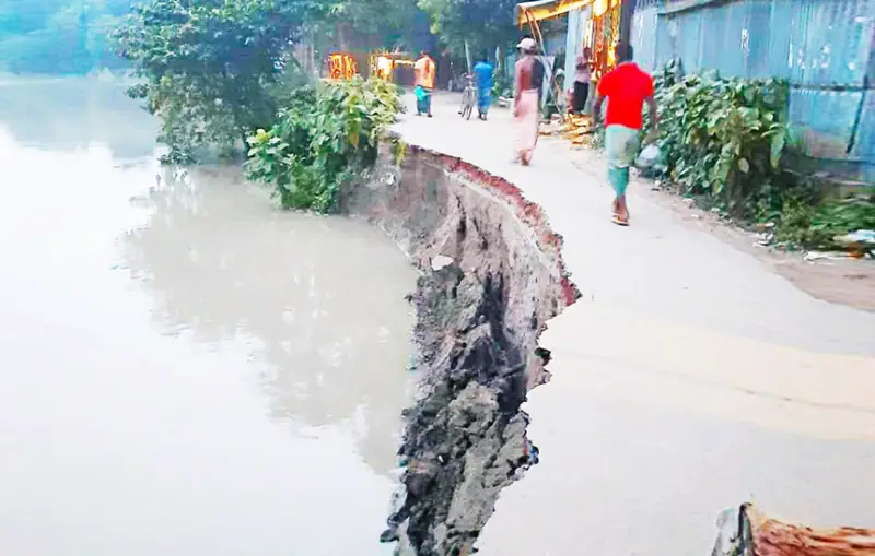 নদী ভাঙ্গনে ২ শতাধিক বসতবাড়ি ও ফসলি জমি বিলীন নদী ভাঙ্গনে ২ শতাধিক বসতবাড়ি ও ফসলি জমি বিলীন