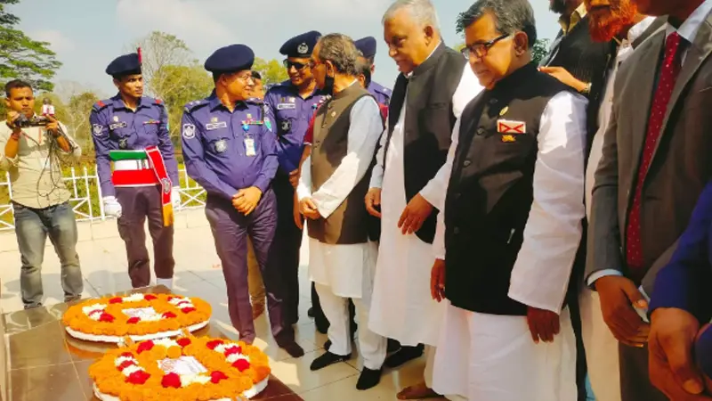 তেলিয়াপাড়া চা বাগান মুক্তিযুদ্ধের স্মৃতিসৌধে দুই মন্ত্রীর শ্রদ্ধা