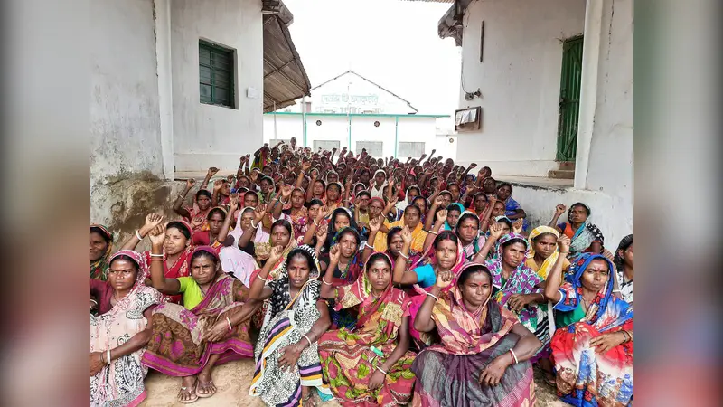 চা শ্রমিকদের দাবি আদায়ে ধর্মঘট অব্যাহত চা শ্রমিকদের দাবি আদায়ে ধর্মঘট অব্যাহত