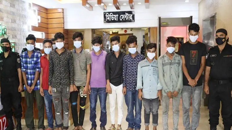 দিনে হেলপারি, রাতে গাড়িতে ডাকাতি রতনের দিনে হেলপারি, রাতে গাড়িতে ডাকাতি রতনের