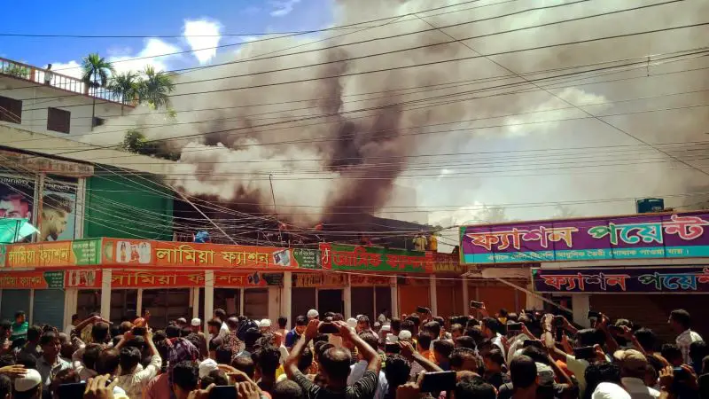 শেরপুরে গোডাউনসহ ২ প্রতিষ্ঠানে আগুন 