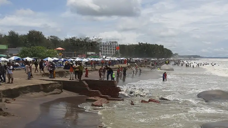কক্সবাজারের লাবণী ও সুগন্ধা বিচে ভাঙন কক্সবাজারের লাবণী ও সুগন্ধা বিচে ভাঙন