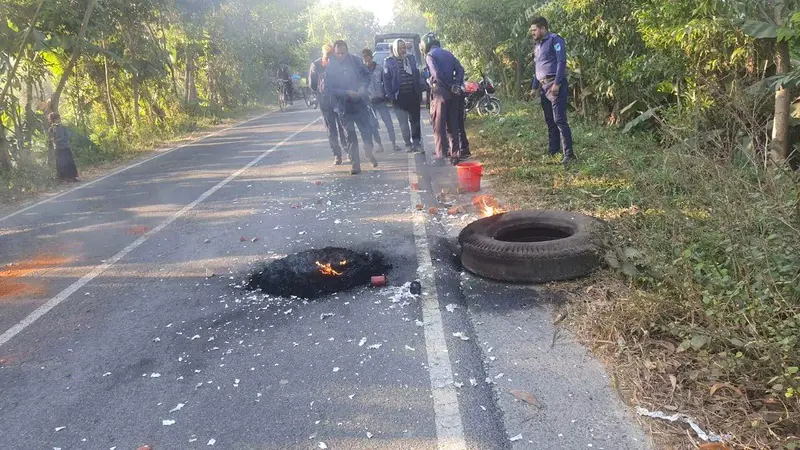 বিএনপি নেতার ইট ভাটার সামনে বোমা বিস্ফোরন, চারটি বোমা উদ্ধার