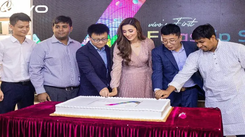 দক্ষিণ এশিয়ায় ভিভোর সবচেয়ে বড় ফ্ল্যাগশিপ স্টোর ঢাকায় দক্ষিণ এশিয়ায় ভিভোর সবচেয়ে বড় ফ্ল্যাগশিপ স্টোর ঢাকায়