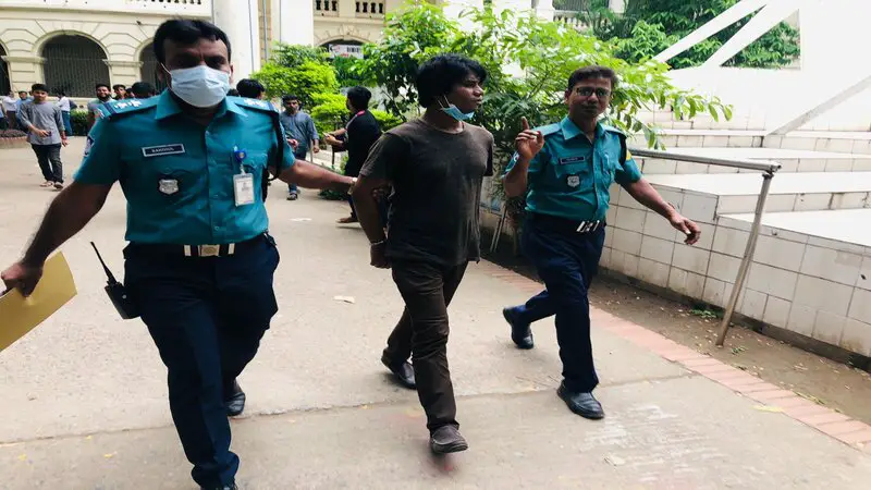 গুচ্ছ ভর্তি পরীক্ষা: প্রক্সি দিতে এসে ঢাবি শিক্ষার্থী আটক গুচ্ছ ভর্তি পরীক্ষা: প্রক্সি দিতে এসে ঢাবি শিক্ষার্থী আটক