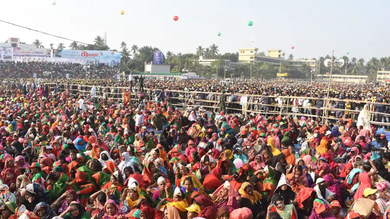 প্রধানমন্ত্রীর জনসভায় ঢল নেমেছে জনতার প্রধানমন্ত্রীর জনসভায় ঢল নেমেছে জনতার