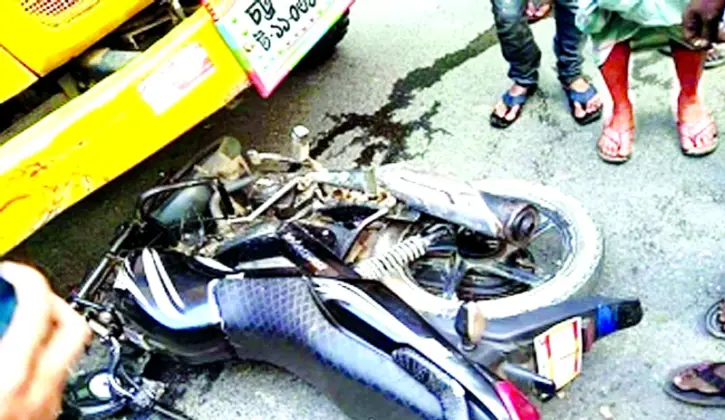 সড়কে বাইক আতঙ্ক ॥ বেপরোয়া গতিতে ছুটে চলা সড়কে বাইক আতঙ্ক ॥ বেপরোয়া গতিতে ছুটে চলা