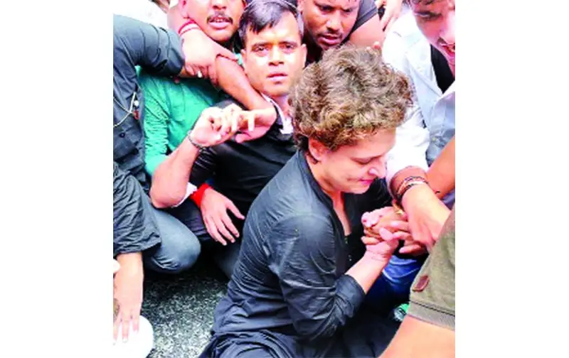 বিক্ষোভ সমাবেশ থেকে রাহুল ও প্রিয়াঙ্কা আটক বিক্ষোভ সমাবেশ থেকে রাহুল ও প্রিয়াঙ্কা আটক