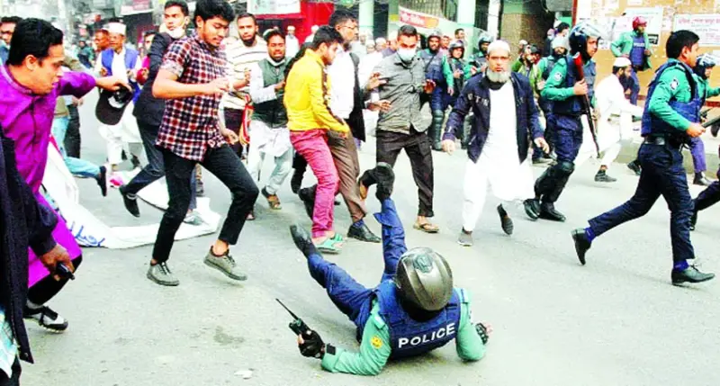 পুলিশের সঙ্গে জামায়াত নেতাকর্মীদের সংঘর্ষ, আটক ১১ পুলিশের সঙ্গে জামায়াত নেতাকর্মীদের সংঘর্ষ, আটক ১১