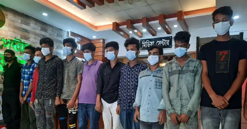 বাসে ডাকাতি-ধর্ষণ: তিনদিনের রিমান্ডে ৬ আসামি বাসে ডাকাতি-ধর্ষণ: তিনদিনের রিমান্ডে ৬ আসামি