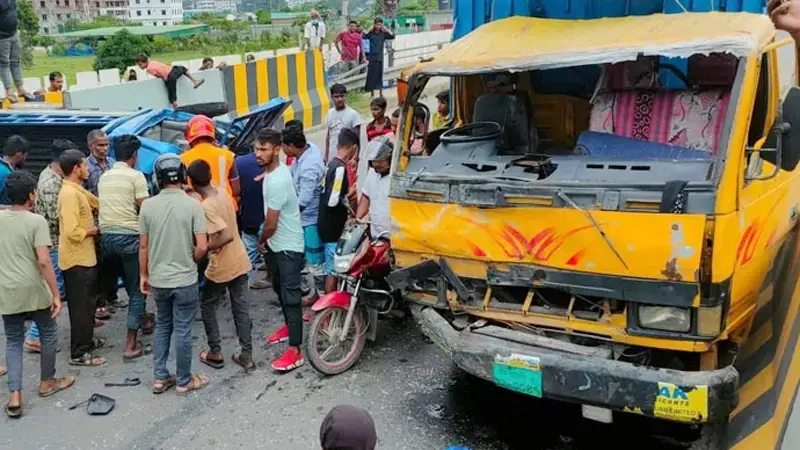 ধামরাইয়ে কাভার্ডভ্যান-পিকআপ সংঘর্ষে নিহত ২