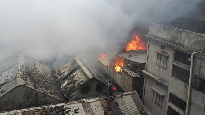 চকবাজারে অগ্নিকান্ডের ঘটনায় অনুমোদন ছিল না ভবনটির চকবাজারে অগ্নিকান্ডের ঘটনায় অনুমোদন ছিল না ভবনটির