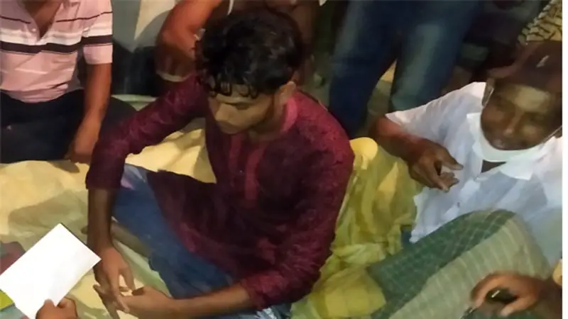 ১৫ বছরের কিশোরকে বিয়ে করলেন ১৯ বছরের তরুণী ১৫ বছরের কিশোরকে বিয়ে করলেন ১৯ বছরের তরুণী