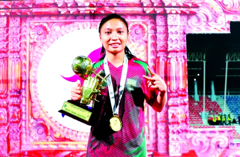 রূপনা চাকমাকে প্রধানমন্ত্রীর ঘর উপহার রূপনা চাকমাকে প্রধানমন্ত্রীর ঘর উপহার