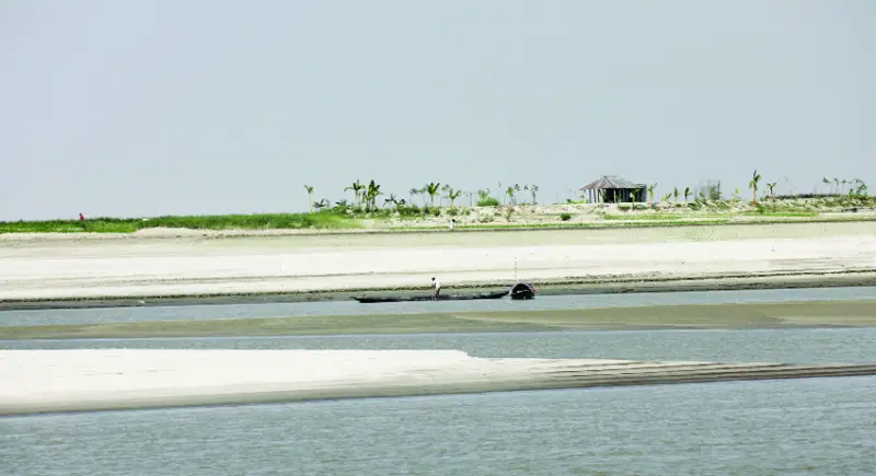 যমুনায় চরের পর চর