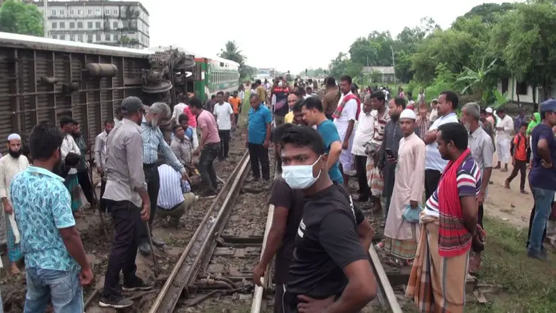১১ ঘন্টা পর উত্তরাঞ্চলের ট্রেন চলাচল শুরু, তদন্ত কমিটি ১১ ঘন্টা পর উত্তরাঞ্চলের ট্রেন চলাচল শুরু, তদন্ত কমিটি