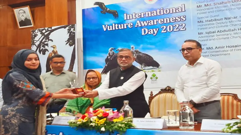 শকুন রক্ষায় এশিয়ায় এগিয়ে বাংলাদেশ শকুন রক্ষায় এশিয়ায় এগিয়ে বাংলাদেশ