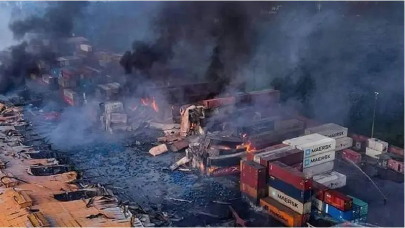 সীতাকুণ্ডে অগ্নিকাণ্ডের ঘটনায় কমিটি গঠনের নির্দেশ হাইকোর্টের