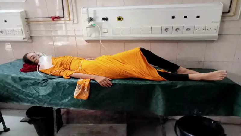 হাসপাতালে মৃত্যু যন্ত্রণায় ছটফট করছে উদ্ধারকৃত মাদ্রাসা ছাত্রী হাসপাতালে মৃত্যু যন্ত্রণায় ছটফট করছে উদ্ধারকৃত মাদ্রাসা ছাত্রী