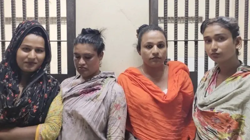 নবজাতককে ছিনিয়ে নেওয়ার হুমকি, গ্রেফতার ৪ হিজড়া নবজাতককে ছিনিয়ে নেওয়ার হুমকি, গ্রেফতার ৪ হিজড়া