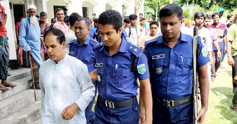 ছাত্রীকে শ্লীলতাহানির অভিযোগে কলেজের অফিস সহায়ক আটক ছাত্রীকে শ্লীলতাহানির অভিযোগে কলেজের অফিস সহায়ক আটক