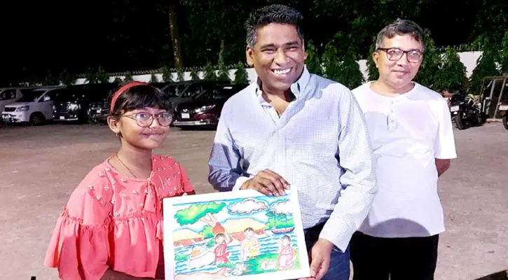 বানভাসীদের সাহায্যে শিশুদের আঁকা ছবি কিনলেন বিসিসি মেয়র বানভাসীদের সাহায্যে শিশুদের আঁকা ছবি কিনলেন বিসিসি মেয়র