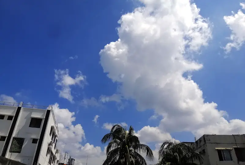 বর্ষার আকাশে শরতের রং, সাদা মেঘের ভেলা বর্ষার আকাশে শরতের রং, সাদা মেঘের ভেলা