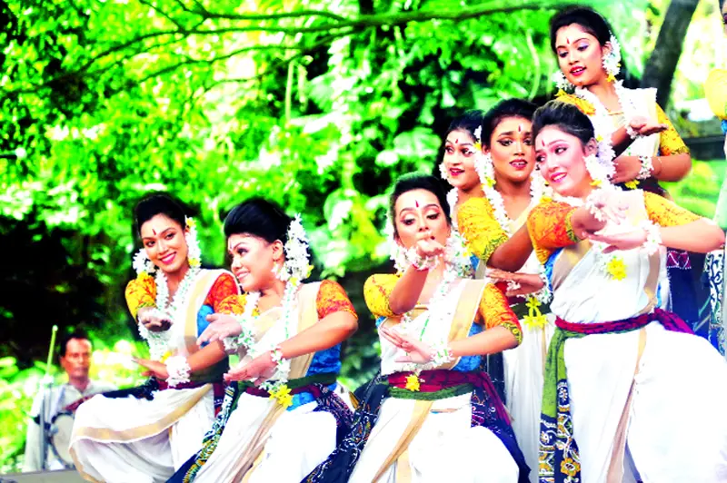 ওরে যাব না আজ ঘরে রে ভাই, যাব না আজ ঘরে... ওরে যাব না আজ ঘরে রে ভাই, যাব না আজ ঘরে...