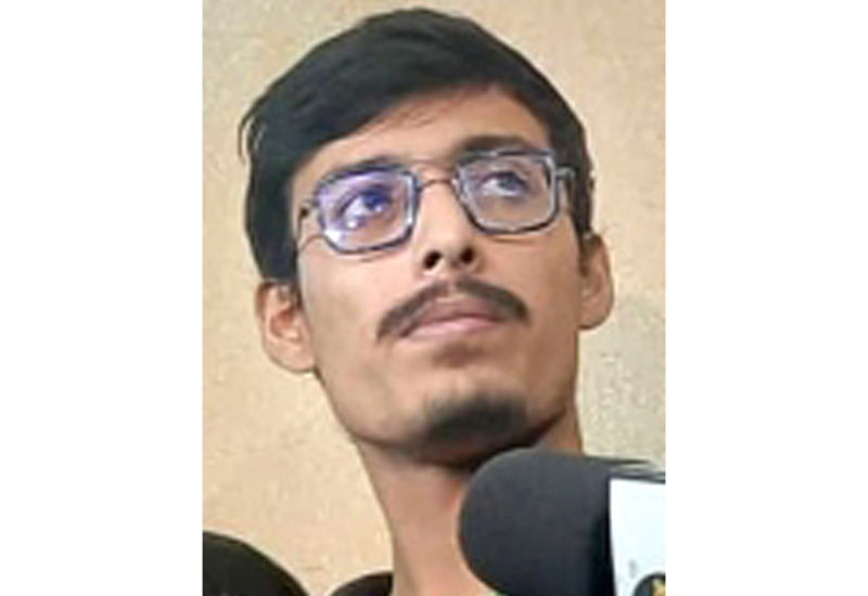 জঙ্গীবাদ থেকে যেভাবে ফিরে এলেন নিলয় জঙ্গীবাদ থেকে যেভাবে ফিরে এলেন নিলয়