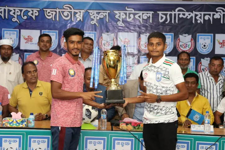 কাল কে হবে সেরা-যশোরের বেনাপোল, নাকি নীলফামারীর ছমির উদ্দিন স্কুল কাল কে হবে সেরা-যশোরের বেনাপোল, নাকি নীলফামারীর ছমির উদ্দিন স্কুল