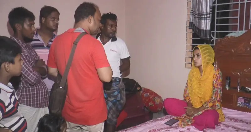 বিয়ের দাবীতে প্রেমিকের বাড়িতে প্রেমিকার অনশন বিয়ের দাবীতে প্রেমিকের বাড়িতে প্রেমিকার অনশন